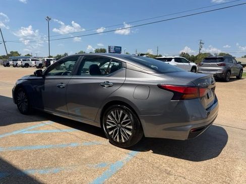 Used 2025 Nissan Altima 2.5 SV FWD image 3