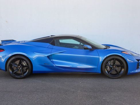 Used 2025 Chevrolet Corvette E-Ray AWD/4WD image 18