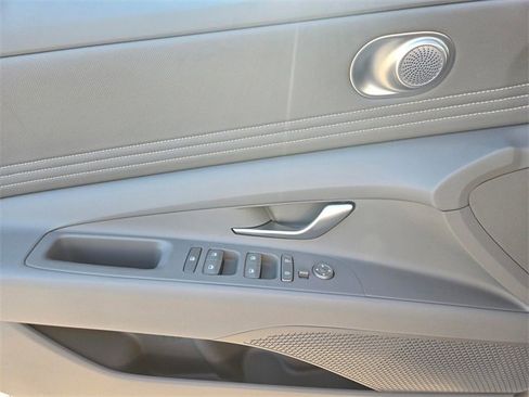 New 2025 Hyundai Elantra SEL image 12