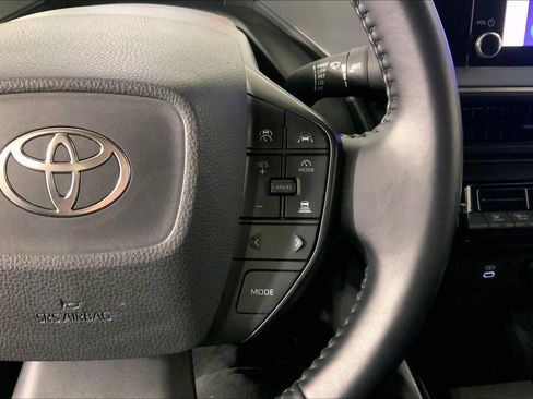 Used 2024 Toyota Prius LE image 18