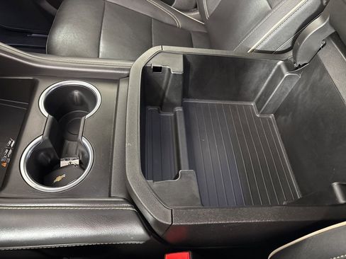 Used 2023 Chevrolet Suburban Premier image 34