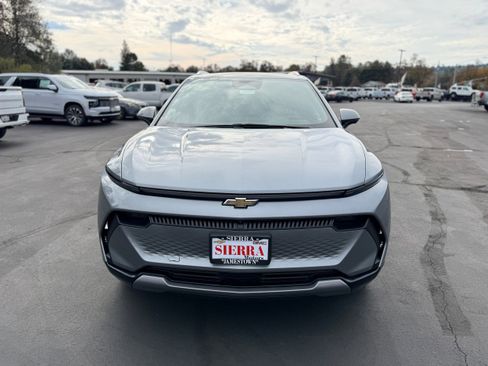 New 2026 Chevrolet Equinox EV LT image 2