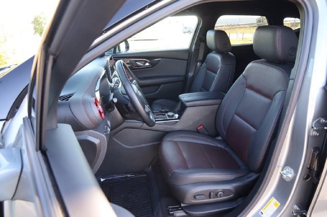 Used 2025 Chevrolet Blazer RS FWD image 9