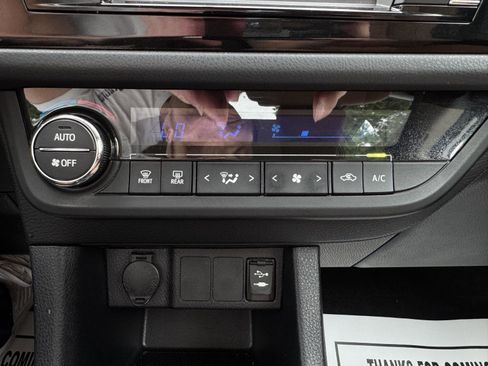Used 2015 Toyota Corolla LE FWD image 19