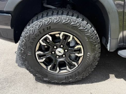 Used 2023 Chevrolet Silverado 1500 ZR2 w/ Technology Package AWD/4WD image 9