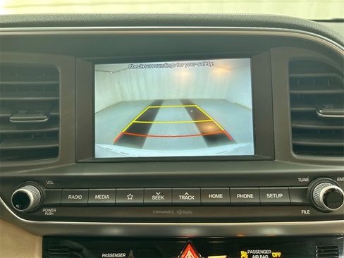 Used 2020 Hyundai Elantra SEL image 15