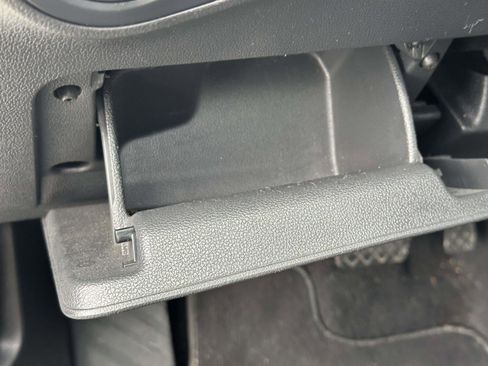 Used 2021 Volkswagen Tiguan SE w/ Panoramic Sunroof Package image 22