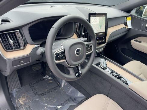 New 2026 Volvo XC60 B5 Core w/ Climate Package image 4