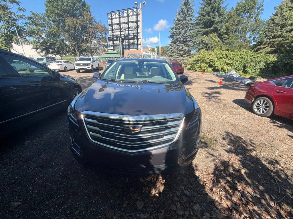 Used 2018 Cadillac XT5 Luxury w/ Driver Awareness Package FWD image 2