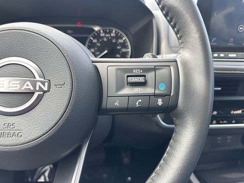 Used 2024 Nissan Rogue SV w/ SV Premium Package image 15