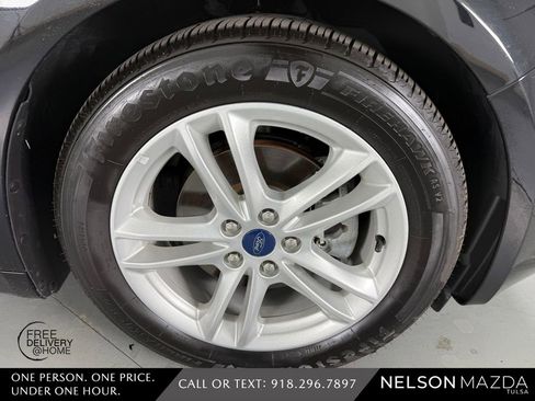 Used 2018 Ford Fusion SE FWD image 14