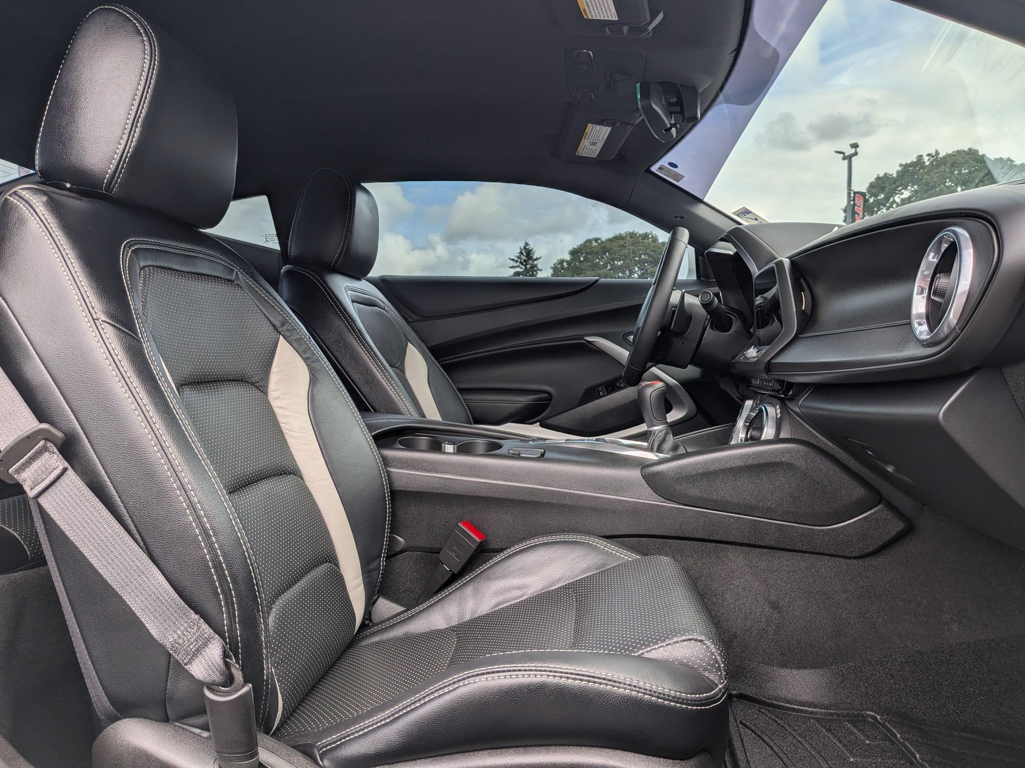 Used 2018 Chevrolet Camaro SS RWD image 6