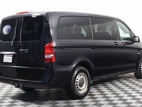 Used 2022 Mercedes-Benz Metris Passenger image 4