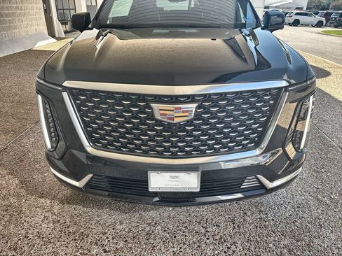 Certified 2025 Cadillac Escalade Premium Luxury AWD/4WD image 32