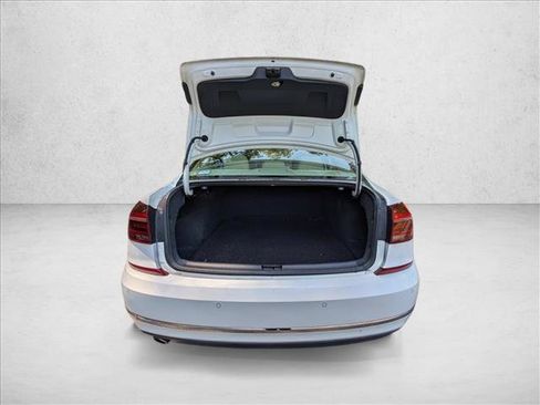 Used 2017 Volkswagen Passat 1.8T SE FWD image 6