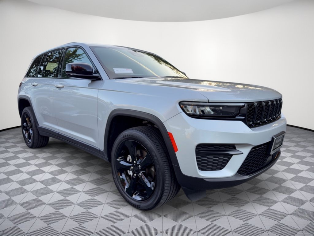 Used 2024 Jeep Grand Cherokee Altitude AWD/4WD image 7