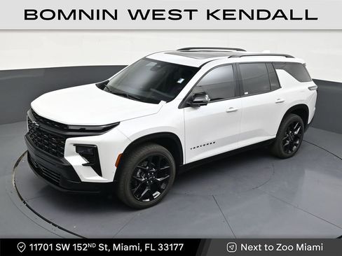 Used 2025 Chevrolet Traverse RS image 13