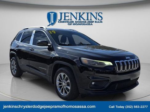 Used 2019 Jeep Cherokee Latitude Plus w/ Comfort/Convenience Group image 11