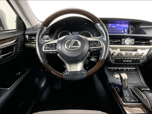 Used 2017 Lexus ES 350 w/ Luxury Package FWD image 7