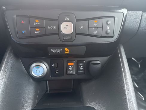 Used 2019 Nissan Leaf SV w/ SV Technology Package image 36