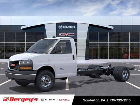New 2026 GMC Savana 4500 w/ Power Convenience Package RWD image 3