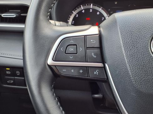 Used 2025 Toyota Highlander LE FWD image 25