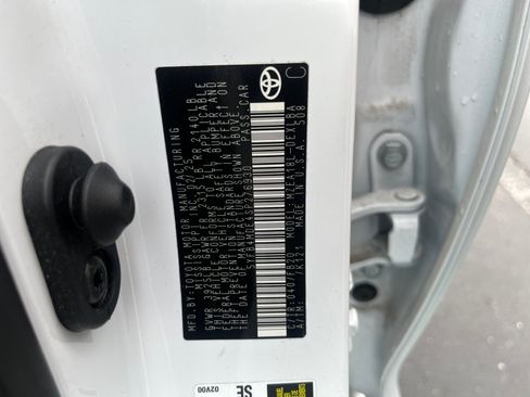 Certified 2025 Toyota Corolla LE FWD image 32