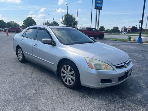 Used 2006 Honda Accord LX image 2