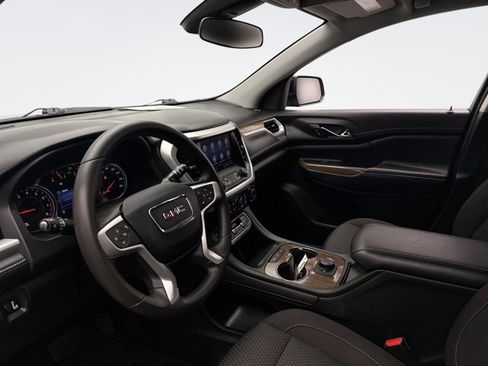 Used 2023 GMC Acadia SLE image 10