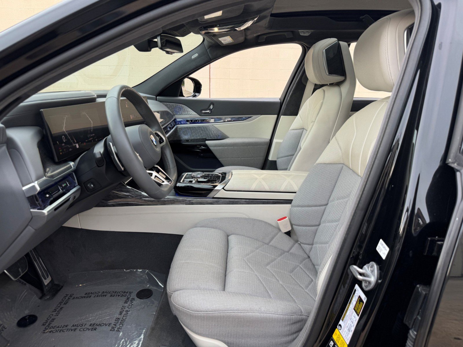 Used 2023 BMW 760i xDrive AWD/4WD image 18