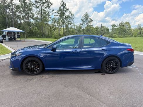 Used 2025 Toyota Camry SE FWD image 8