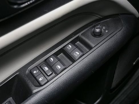 Used 2022 Jeep Compass Limited w/ Sun and Sound Group image 36