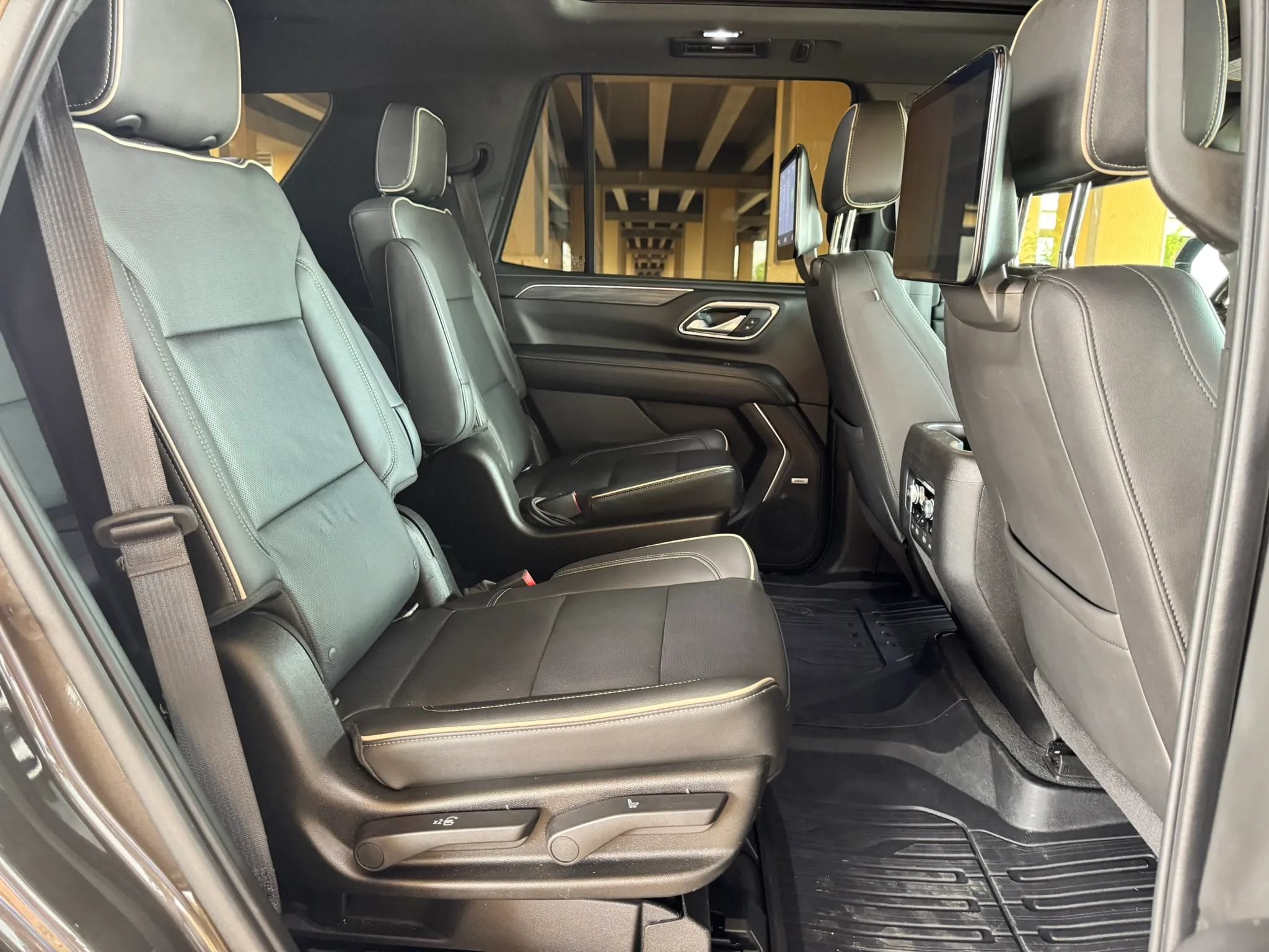 Used 2021 GMC Yukon SLT w/ SLT Luxury Plus Package AWD/4WD image 29