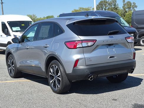 Used 2022 Ford Escape SE w/ SE Sport Appearance Package FWD image 4