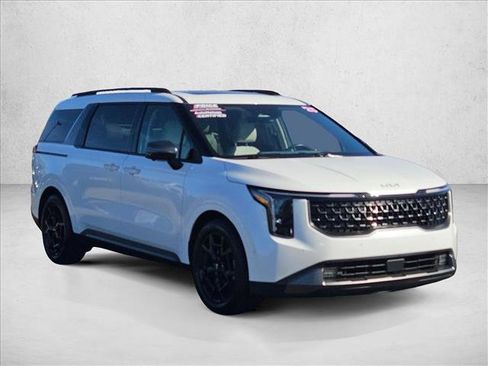 Used 2025 Kia Carnival SX w/ SX Dark Edition Package image 3