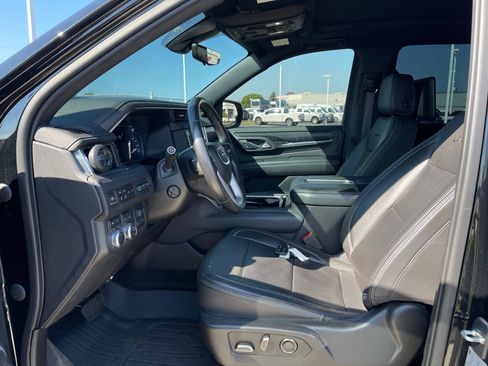 Used 2021 GMC Yukon XL Denali w/ Denali Premium Package AWD/4WD image 13