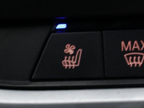 Used 2022 BMW X7 xDrive40i w/ M Sport Package image 35