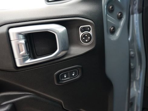 Used 2024 Jeep Wrangler Unlimited AWD/4WD image 24