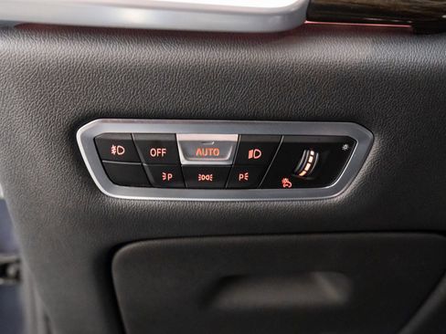 Used 2021 BMW X5 xDrive40i w/ M Sport Package image 19