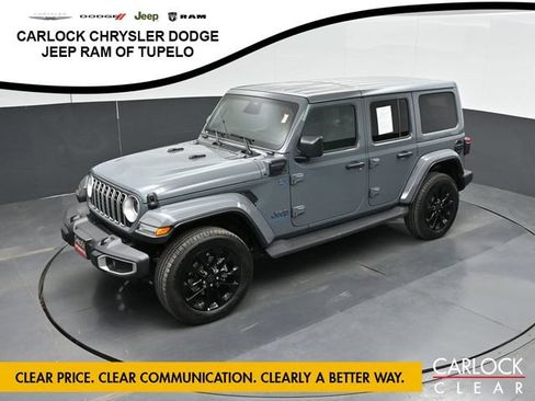Used 2025 Jeep Wrangler Unlimited Sahara AWD/4WD image 33