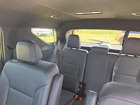 Used 2025 Chevrolet Traverse LT w/ Driver Confidence Package FWD image 18