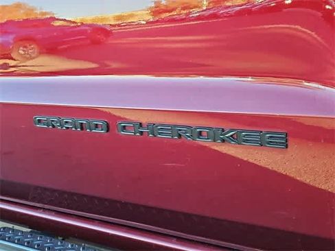 Used 2019 Jeep Grand Cherokee Altitude image 13