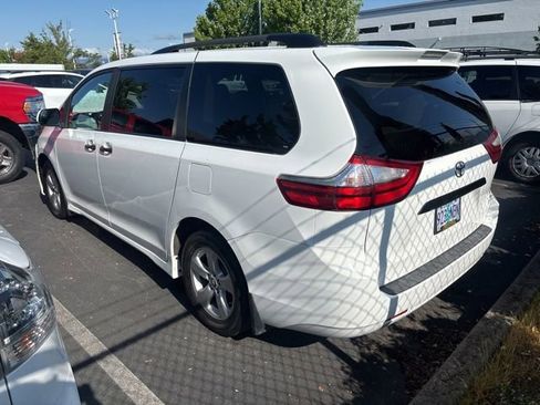 Used 2019 Toyota Sienna L FWD image 3