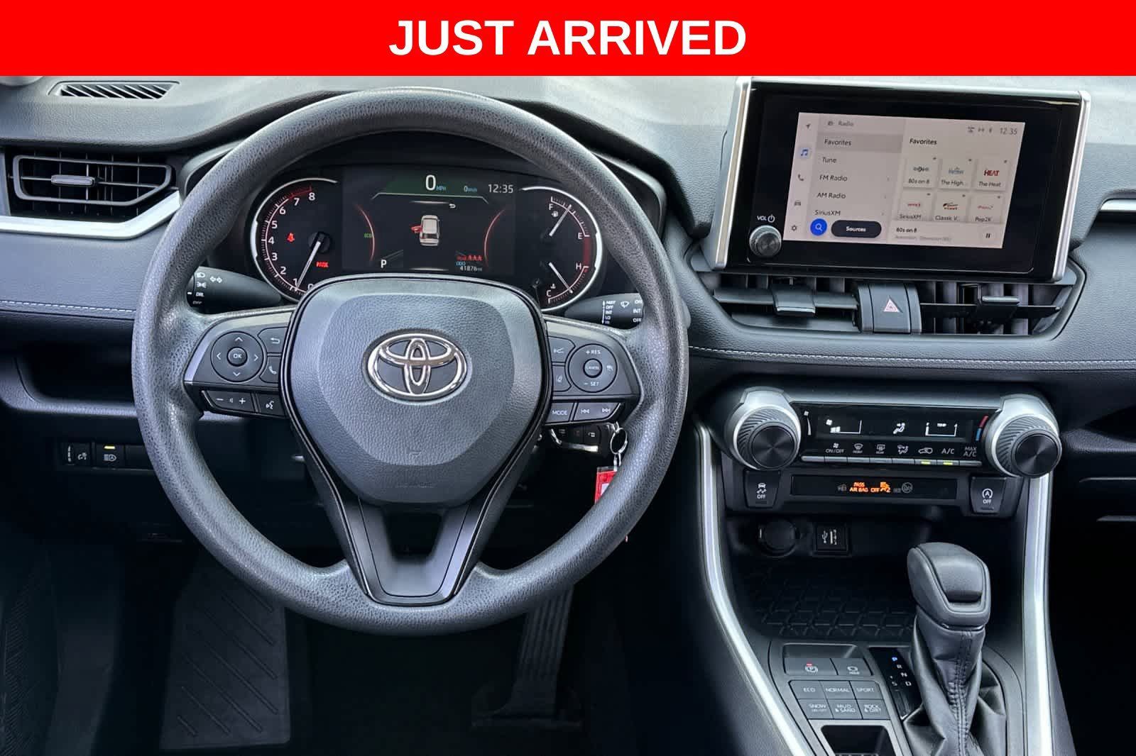 Used 2023 Toyota RAV4 LE AWD/4WD image 15