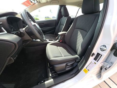 Used 2025 Toyota Corolla LE FWD image 12