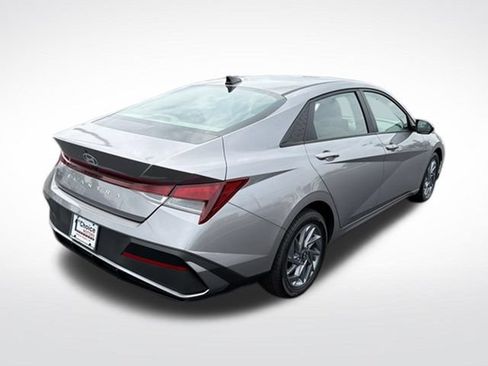 Used 2024 Hyundai Elantra SEL FWD image 6