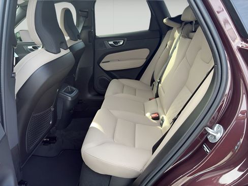 New 2026 Volvo XC60 B5 Core image 9