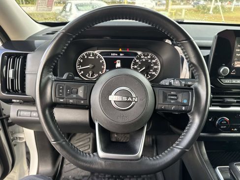 Used 2023 Nissan Pathfinder SV image 31