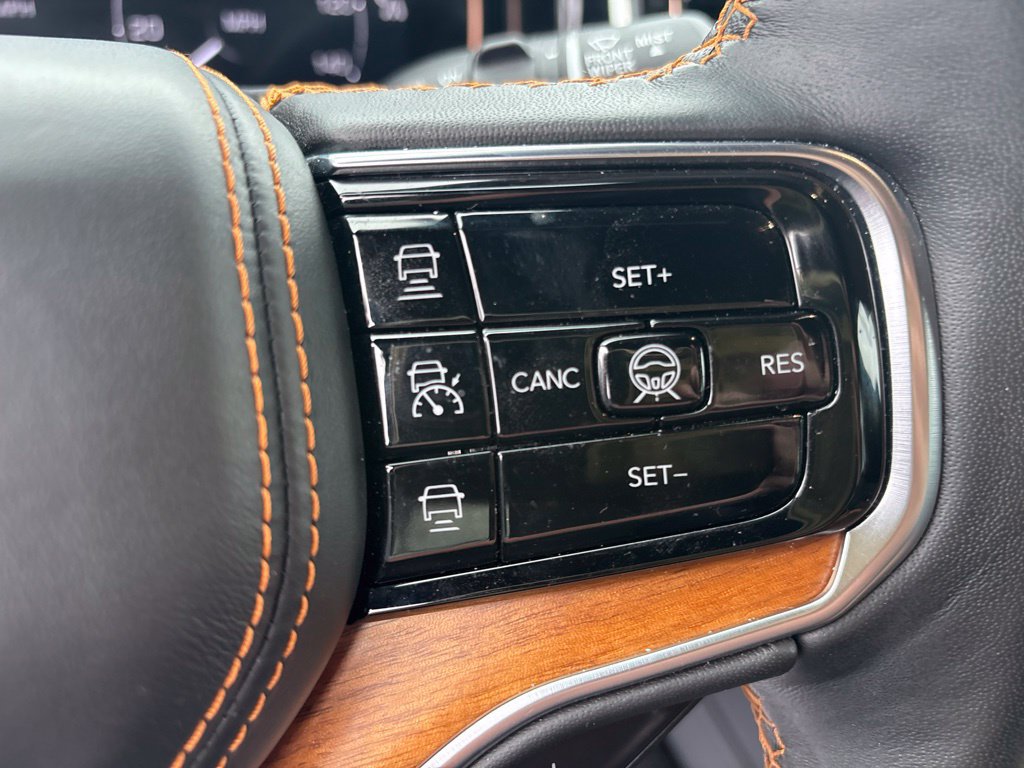 Used 2024 Jeep Grand Wagoneer Series III w/ Flexible Seating Group AWD/4WD image 28