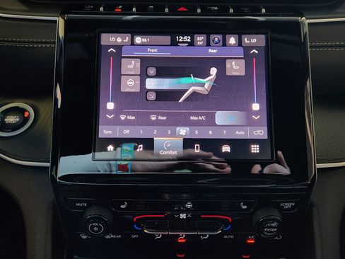 New 2025 Jeep Grand Cherokee L Altitude image 16